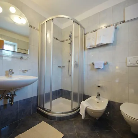 Bed & Breakfast Garni Flurida *
